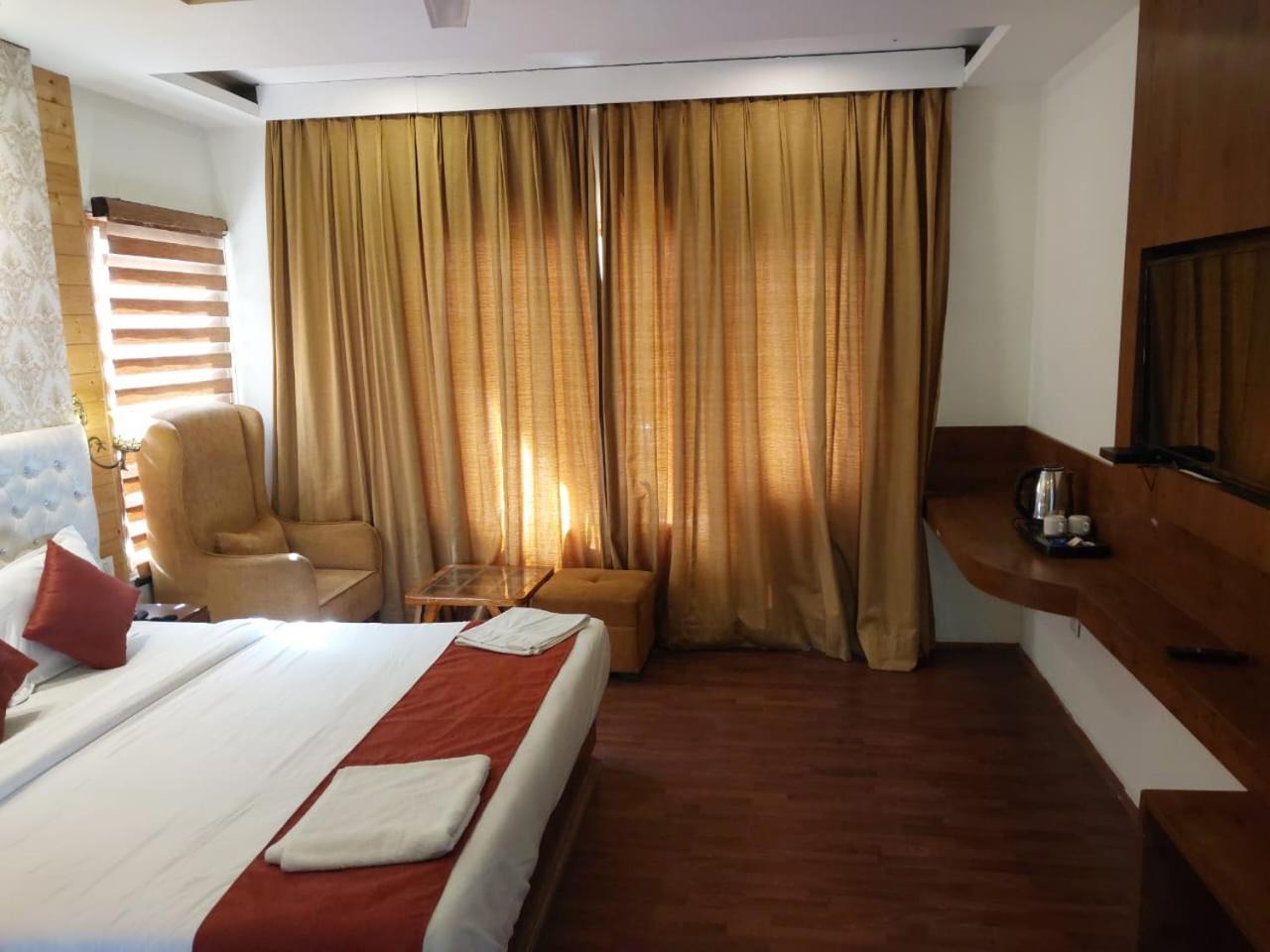 Hotel Di Villa Manāli Kültér fotó