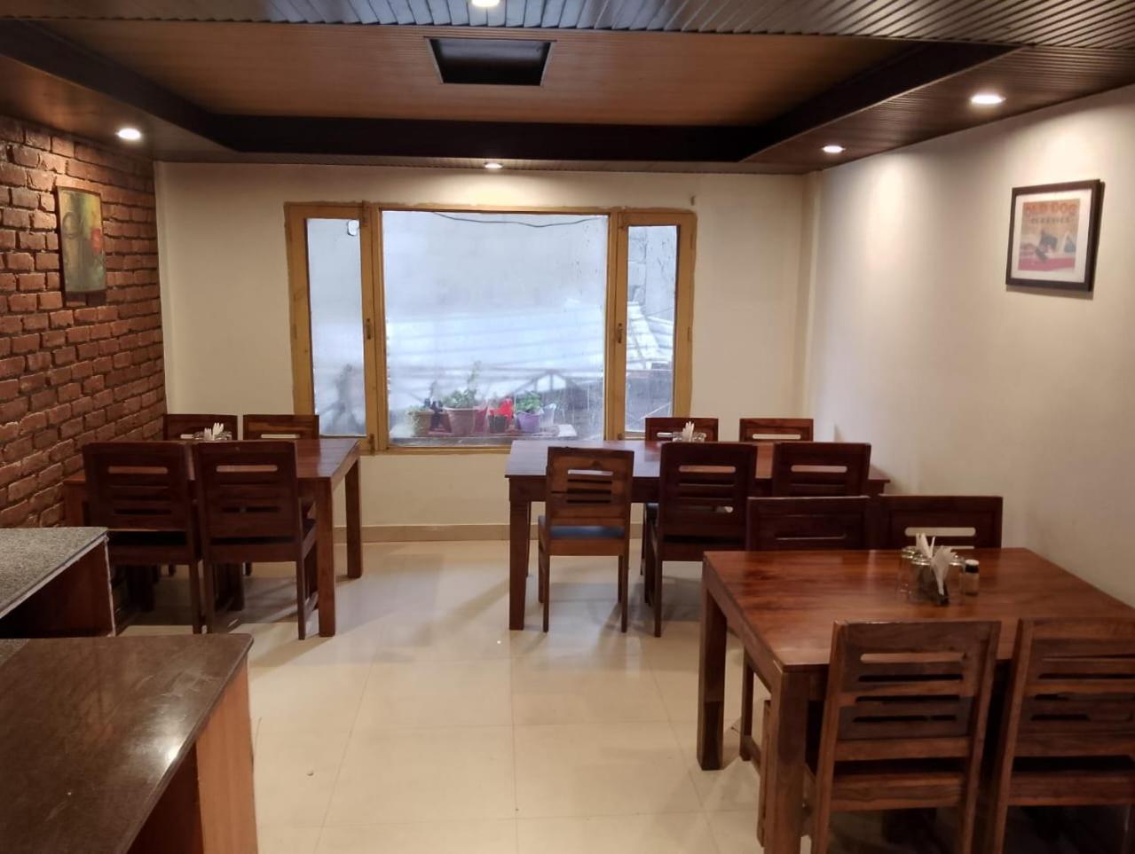 Hotel Di Villa Manāli Kültér fotó