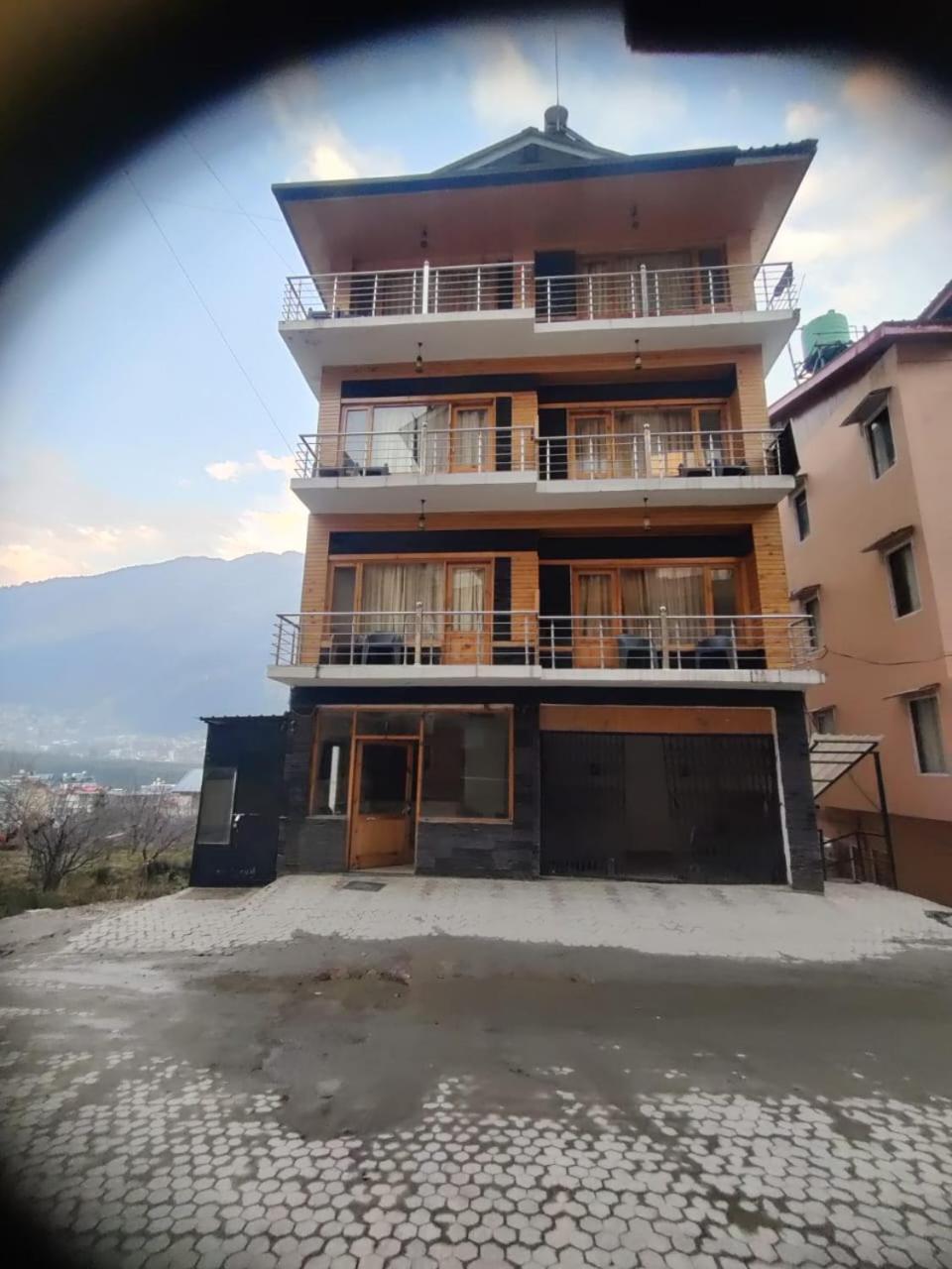 Hotel Di Villa Manāli Kültér fotó