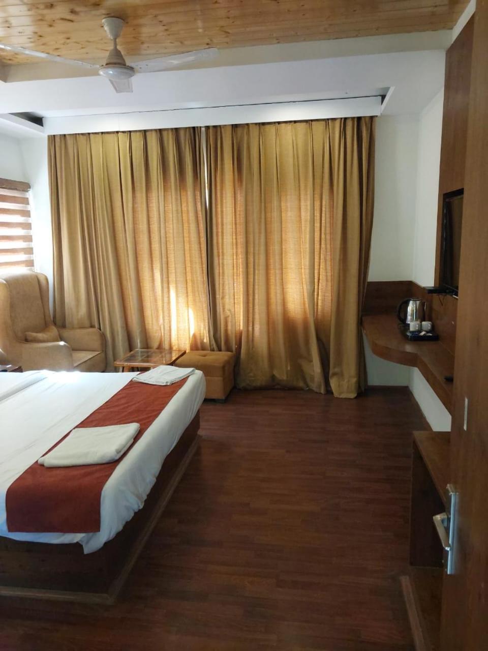 Hotel Di Villa Manāli Kültér fotó
